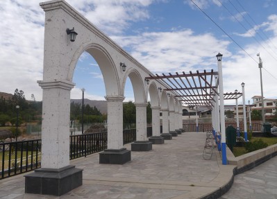 Mantenimiento de parque recreativo portal de ingreso al pueblo de Yarabamba
